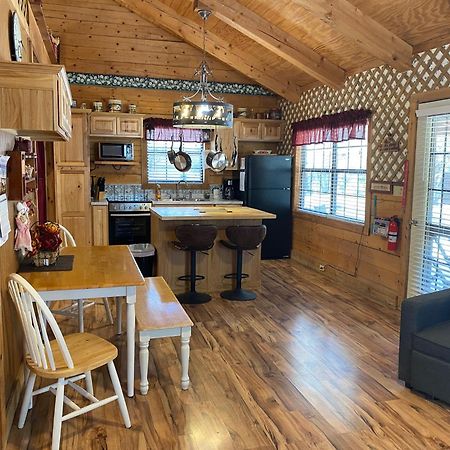 A Peace Of Heaven Cabins And Rv Vanderpool Экстерьер фото