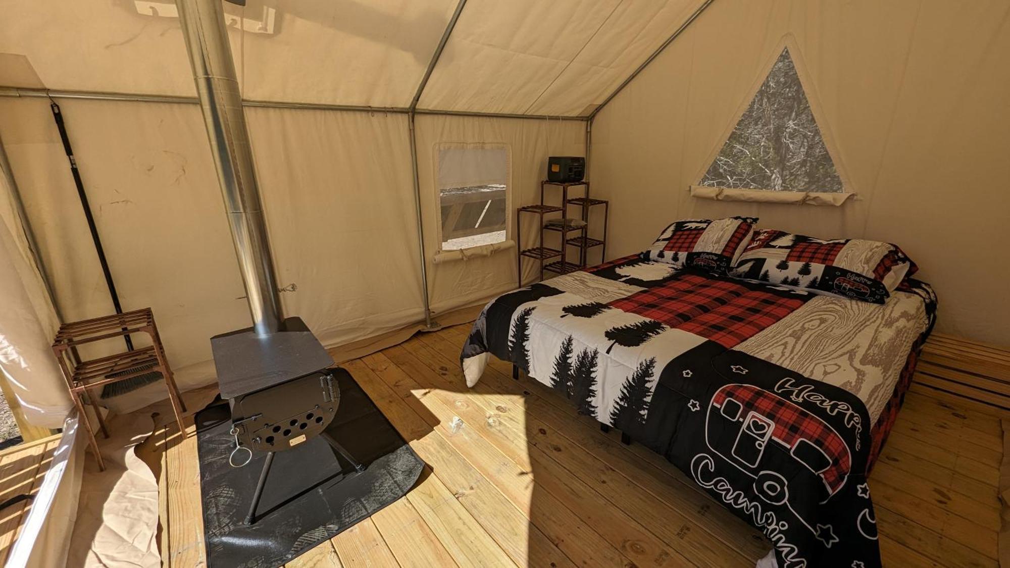A Peace Of Heaven Cabins And Rv Vanderpool Экстерьер фото