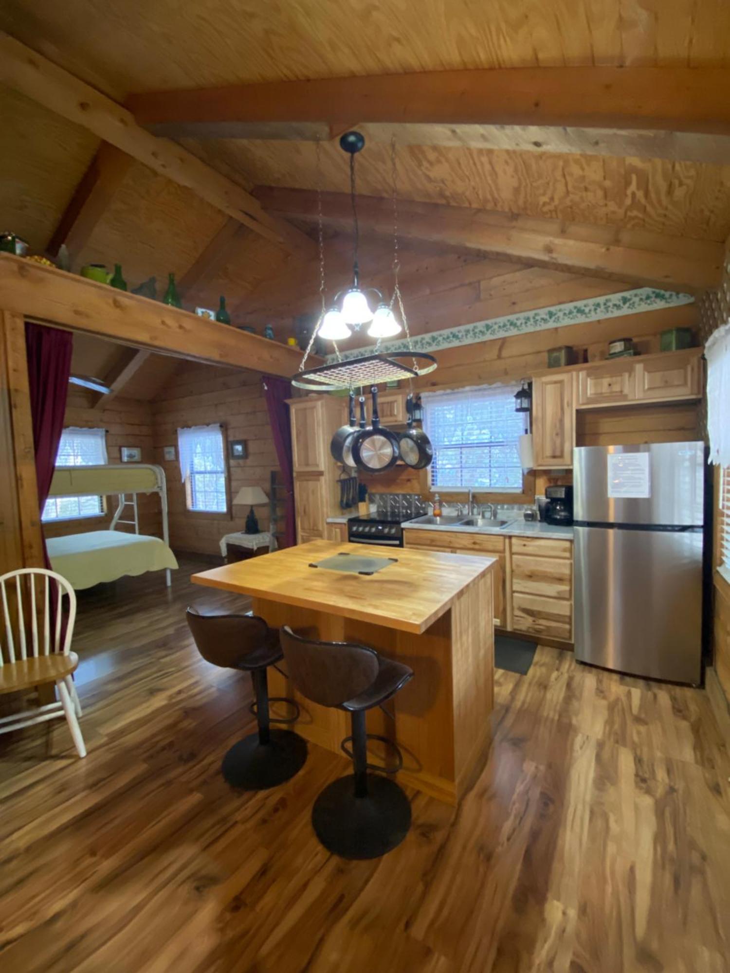 A Peace Of Heaven Cabins And Rv Vanderpool Экстерьер фото