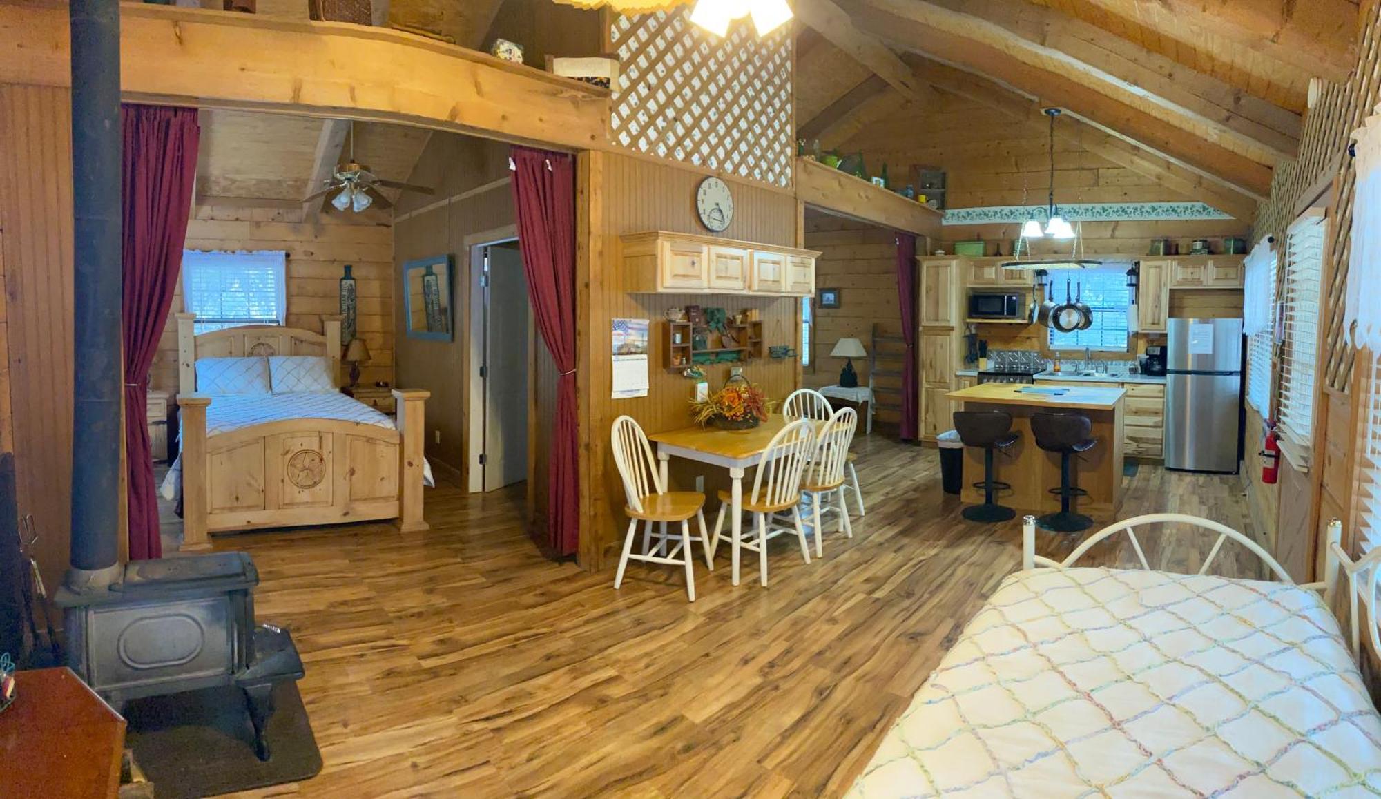 A Peace Of Heaven Cabins And Rv Vanderpool Экстерьер фото