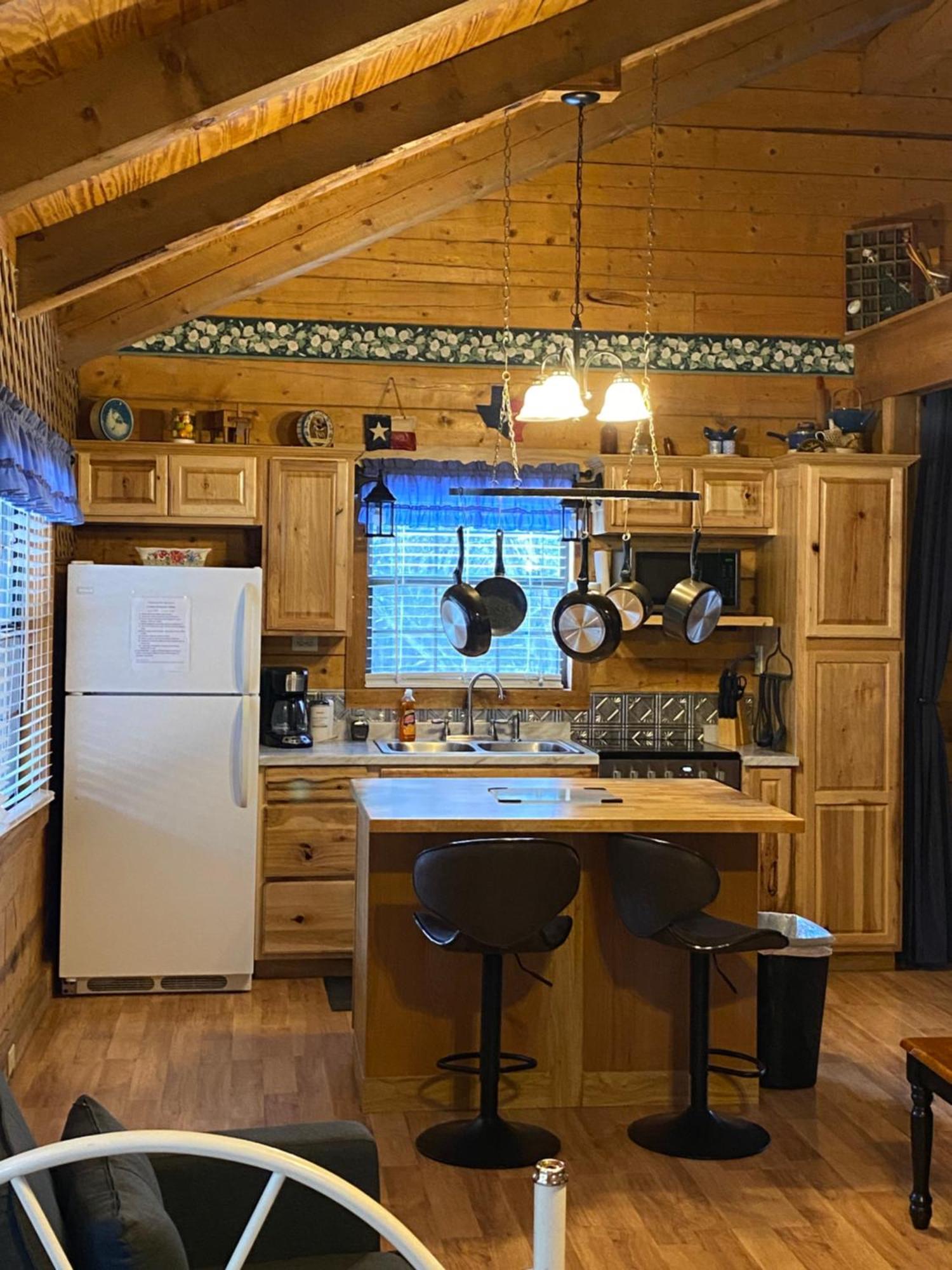 A Peace Of Heaven Cabins And Rv Vanderpool Экстерьер фото