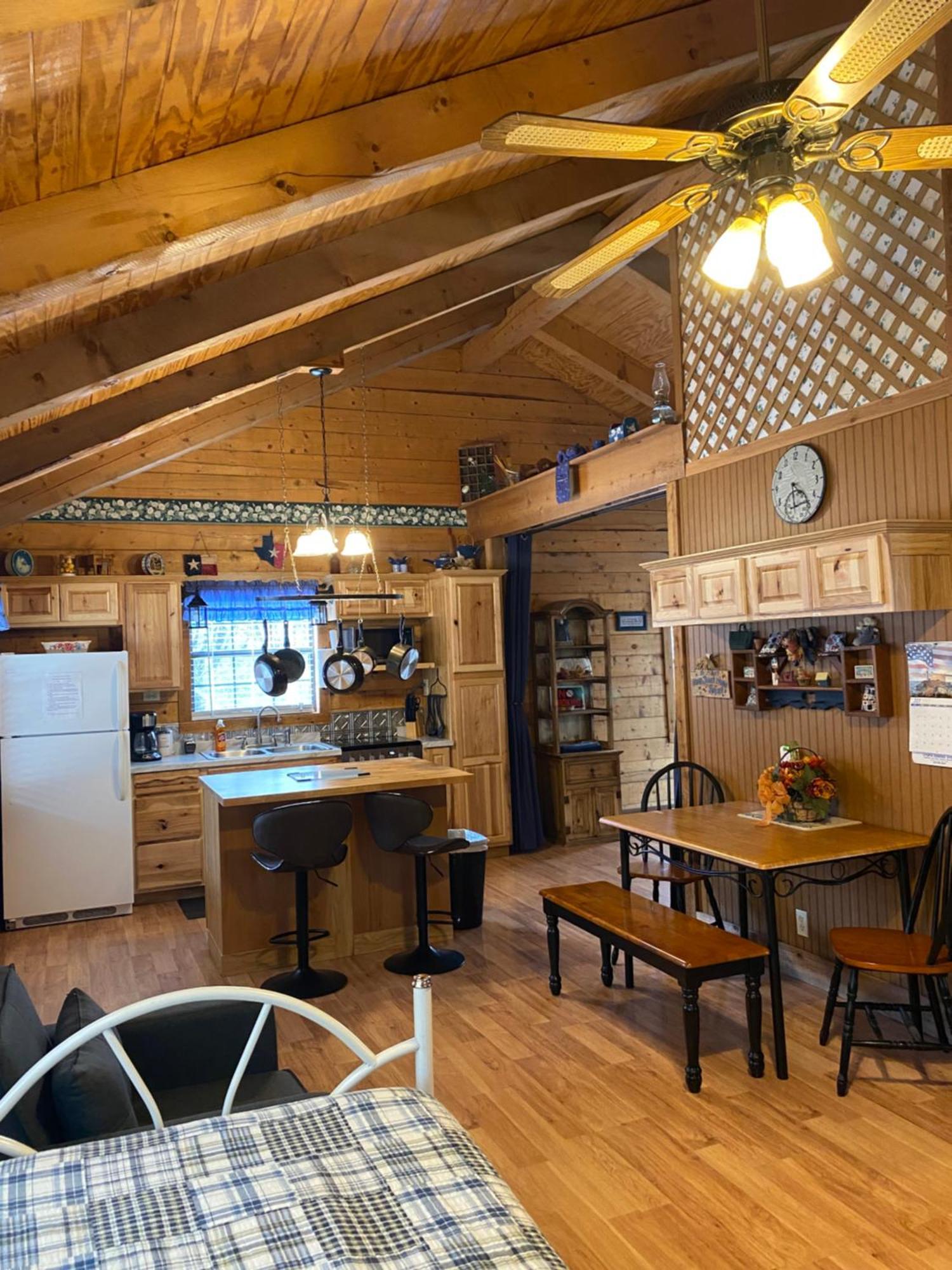 A Peace Of Heaven Cabins And Rv Vanderpool Экстерьер фото