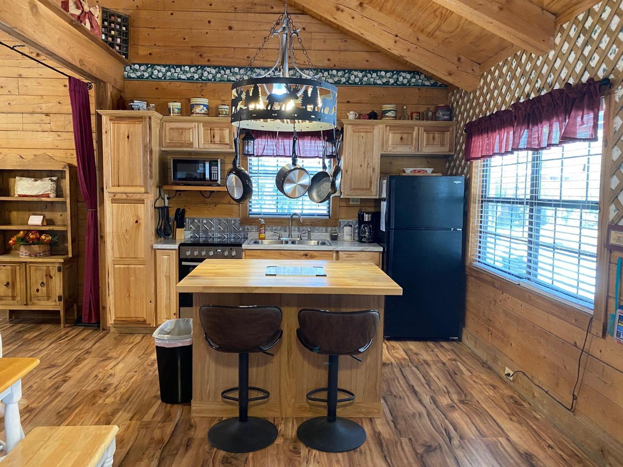 A Peace Of Heaven Cabins And Rv Vanderpool Экстерьер фото